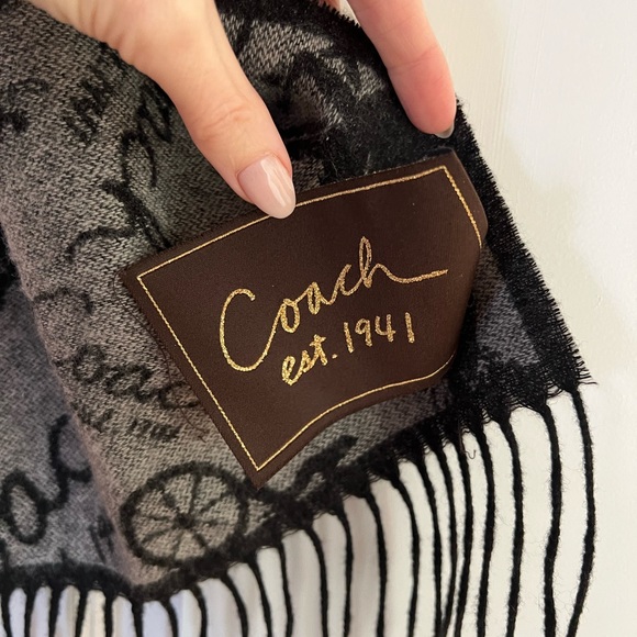 Coach reversible scarf - Picture 2 of 3